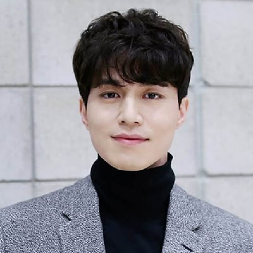 Lee Dong Wook 400x400